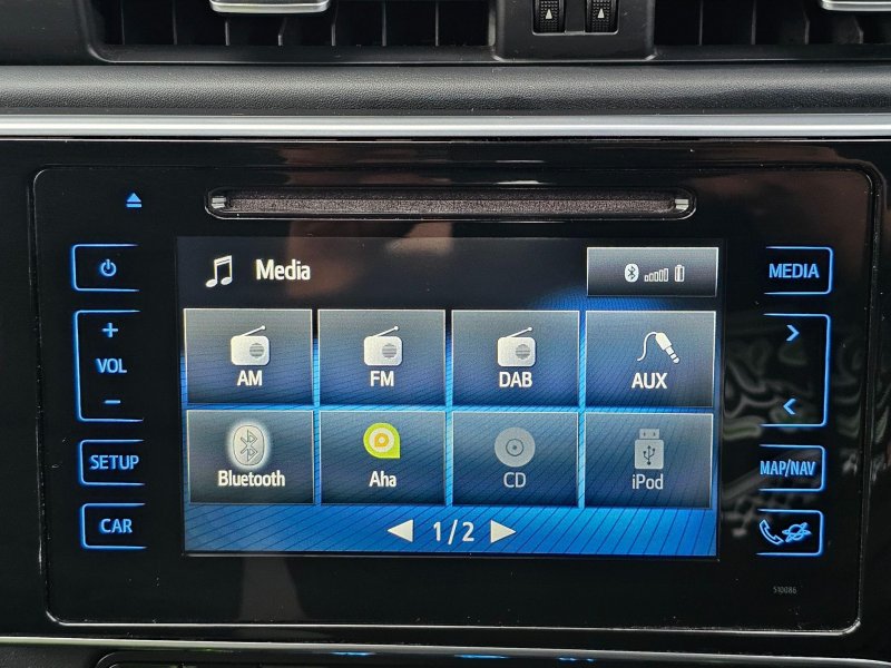 TOYOTA AURIS