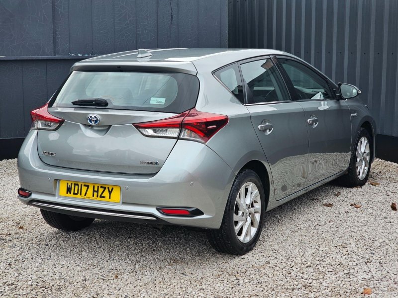 TOYOTA AURIS