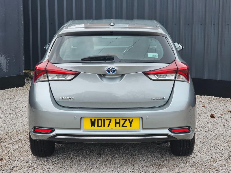 TOYOTA AURIS