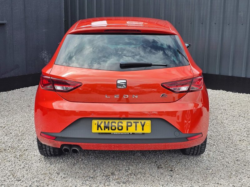 SEAT LEON