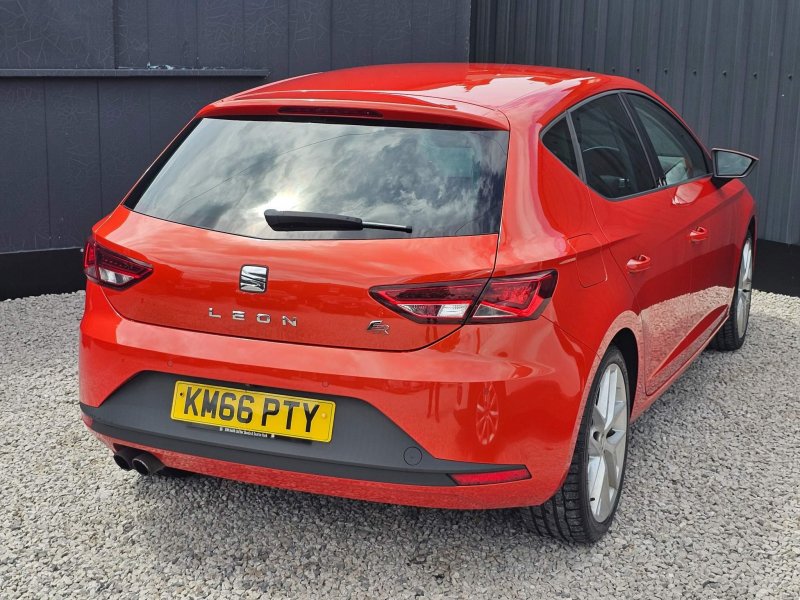 SEAT LEON