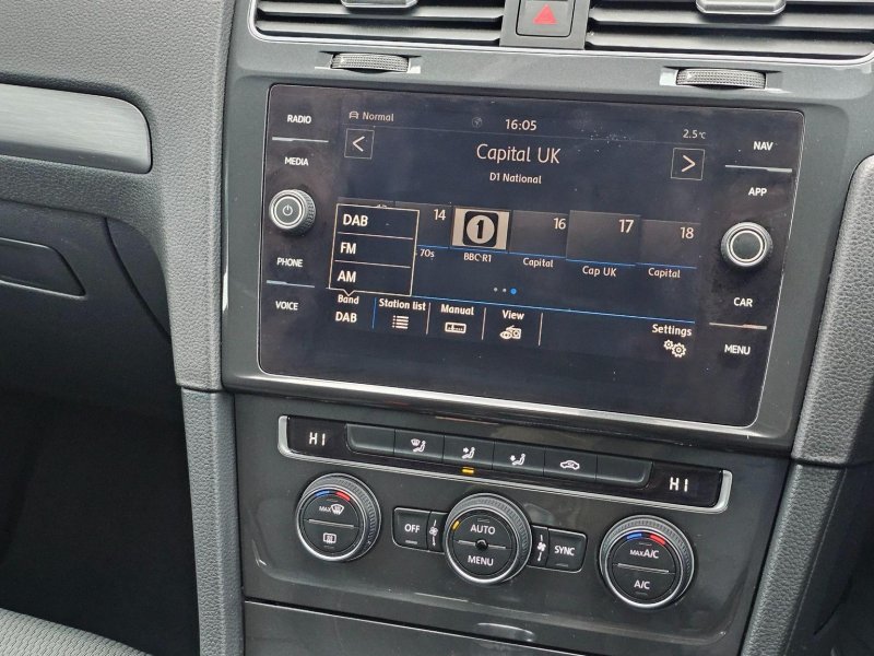 VOLKSWAGEN GOLF
