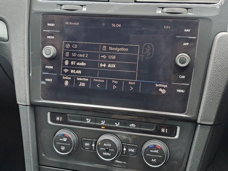 VOLKSWAGEN GOLF