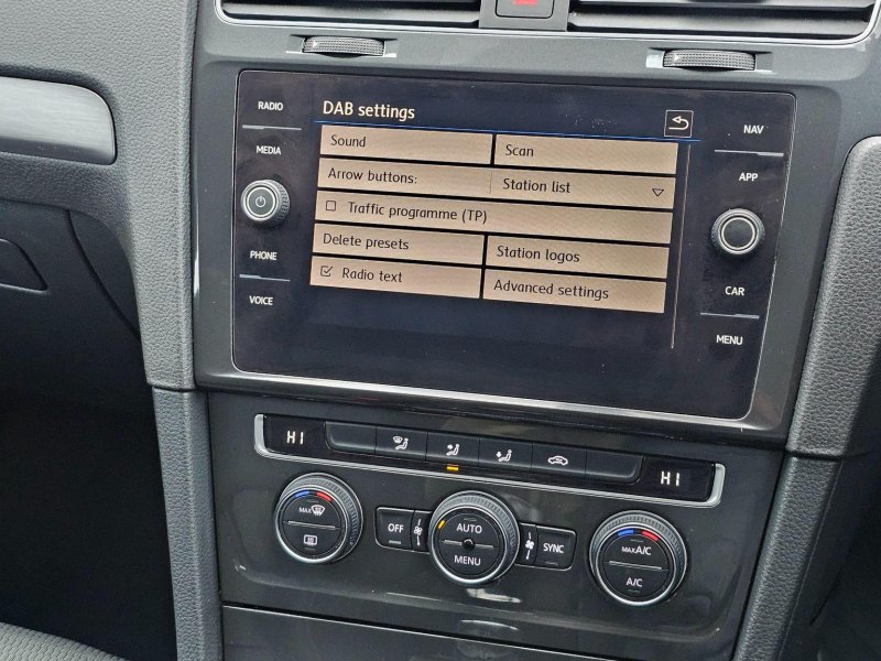 VOLKSWAGEN GOLF