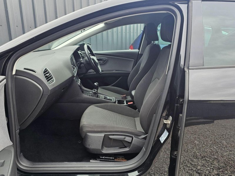 SEAT LEON