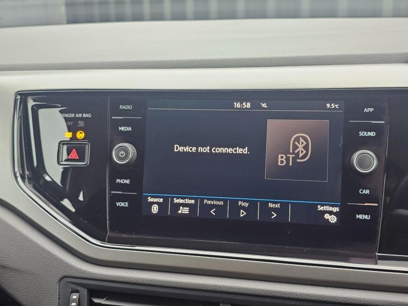 VOLKSWAGEN POLO