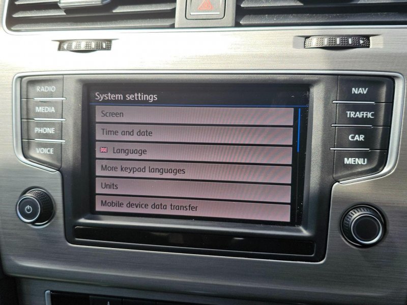 VOLKSWAGEN GOLF
