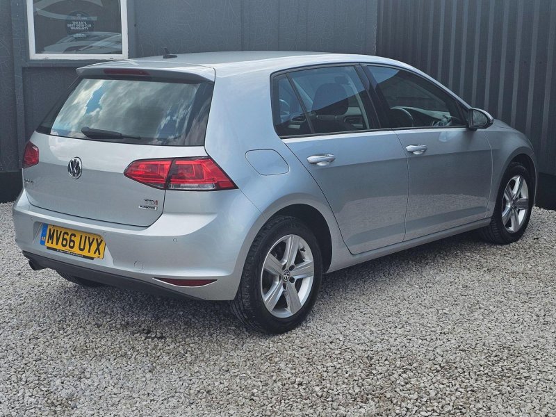 VOLKSWAGEN GOLF